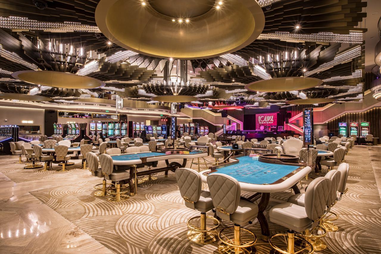 Euphoria Batumi Convention & Casino Hotel Εξωτερικό φωτογραφία The casino floor at Resorts World