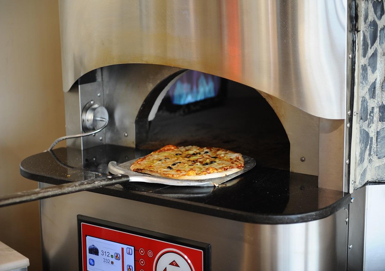 Euphoria Batumi Convention & Casino Hotel Εξωτερικό φωτογραφία A pizza oven