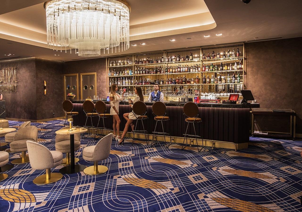 Euphoria Batumi Convention & Casino Hotel Εξωτερικό φωτογραφία The Bar