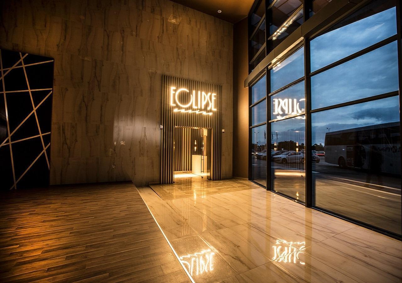 Euphoria Batumi Convention & Casino Hotel Εξωτερικό φωτογραφία Entrance to Eclipse