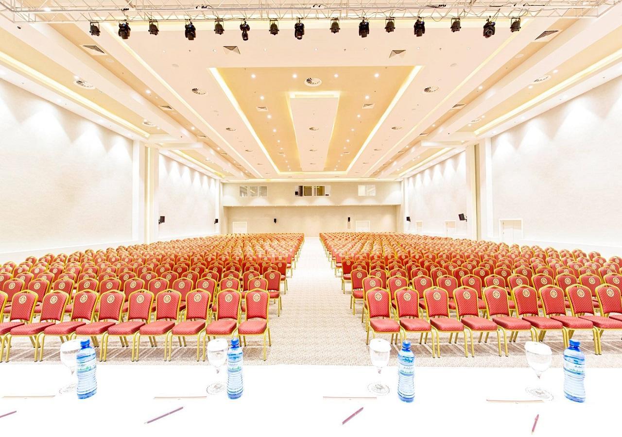 Euphoria Batumi Convention & Casino Hotel Εξωτερικό φωτογραφία The 1,000-seat conference hall