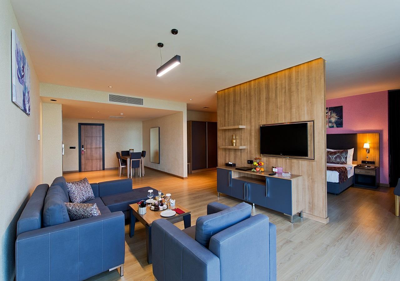 Euphoria Batumi Convention & Casino Hotel Εξωτερικό φωτογραφία Suite