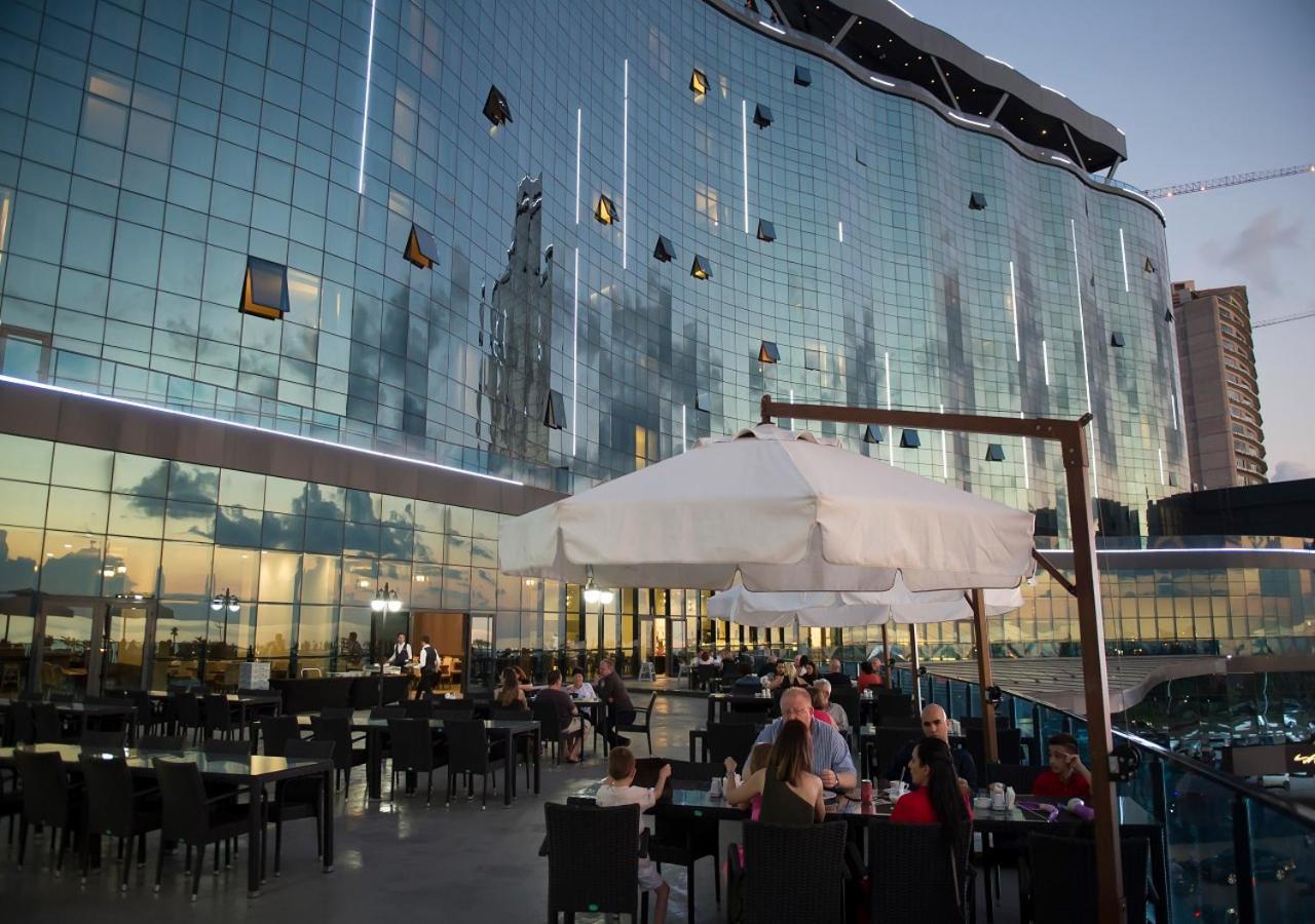 Euphoria Batumi Convention & Casino Hotel Εξωτερικό φωτογραφία The exterior of the hotel