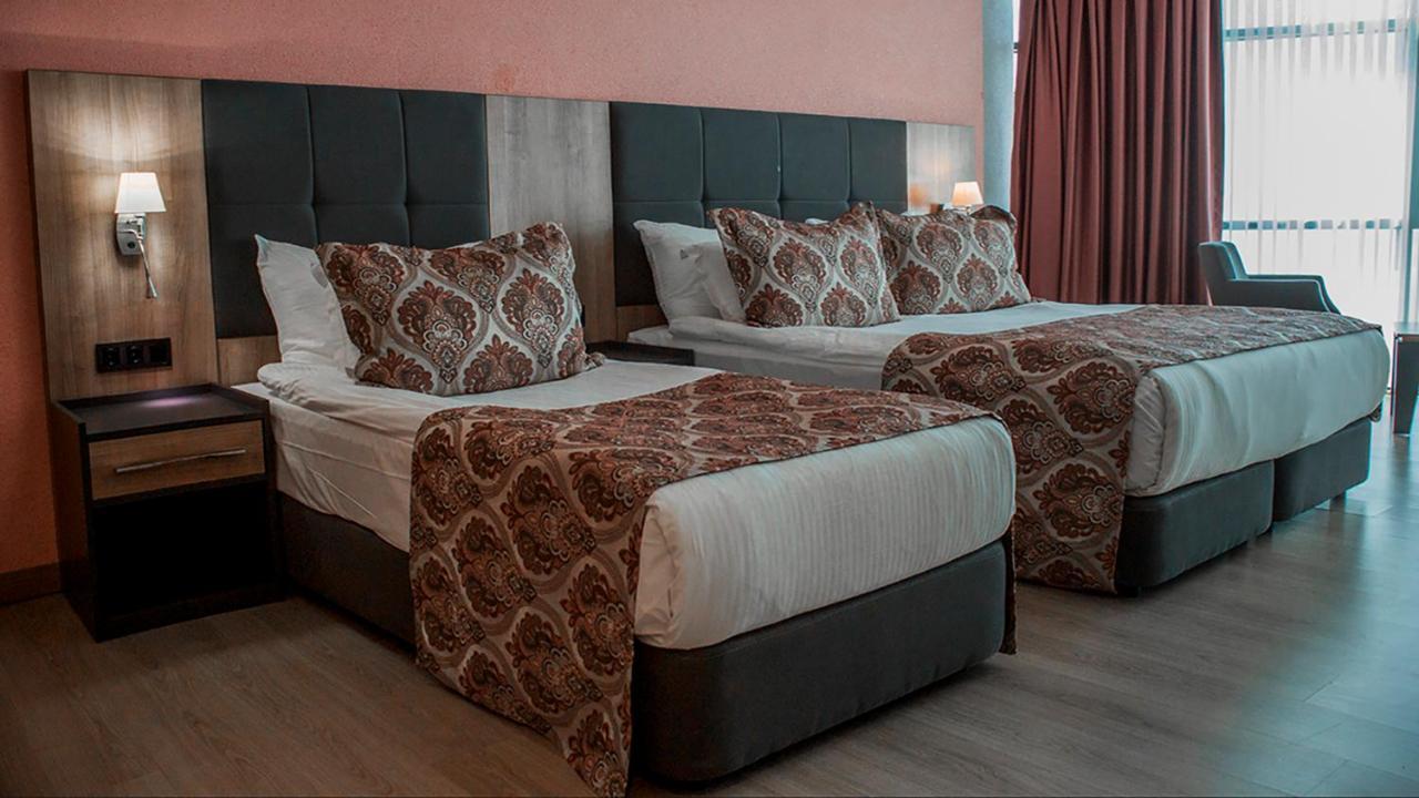 Euphoria Batumi Convention & Casino Hotel Εξωτερικό φωτογραφία A bed runner